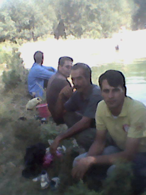 ارام در کنار دوستان در دل طبیعت